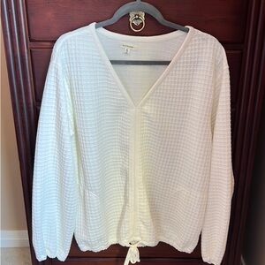 Max Studio White Textured V-Neck Top - Size Medium